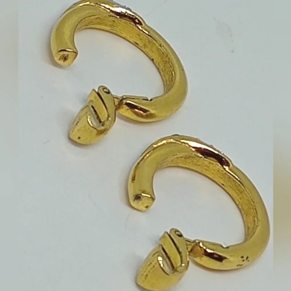 * vintage Crown Trifari gold tone & rhinestones hoops clip on earrings